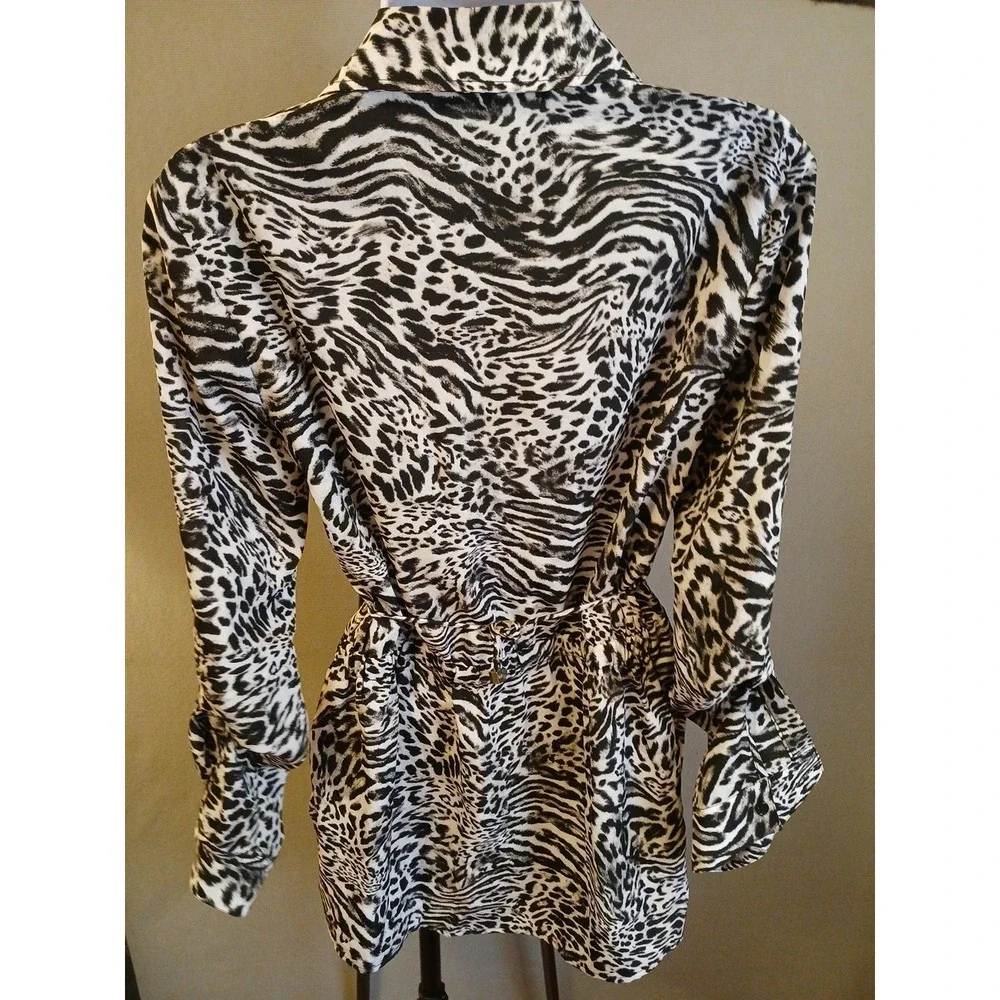 Michael Kors Women's Inverted Graphic Collared Top Black/White Animal Print Sm‎